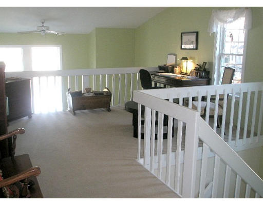 208 Ridgefield Circle, Unit E Clinton, MA 01510 - Photo 9 of 17 Gallery Image 9