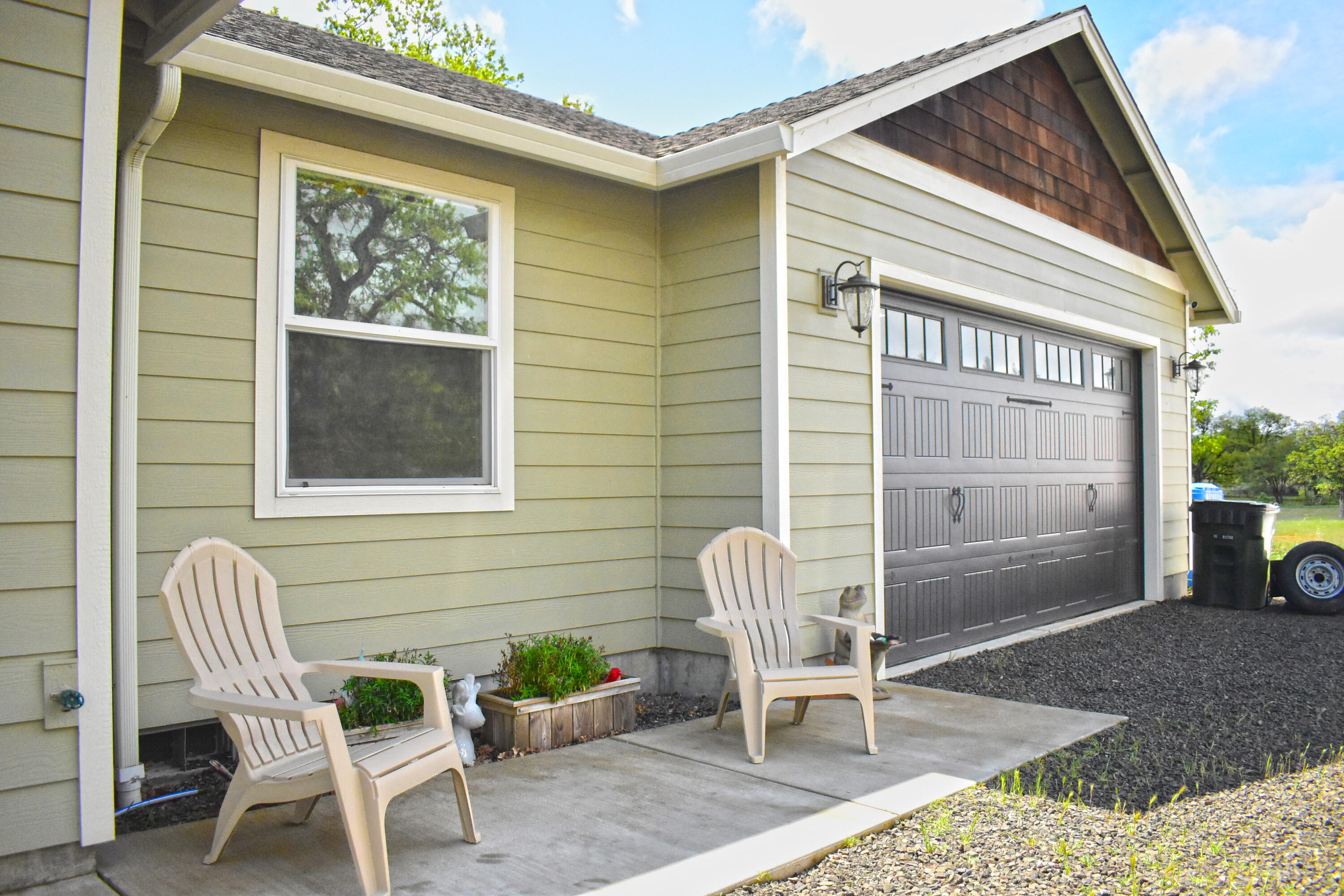 13822 Perry Road White City, OR 97503 - Photo 21 of 39 Front of house