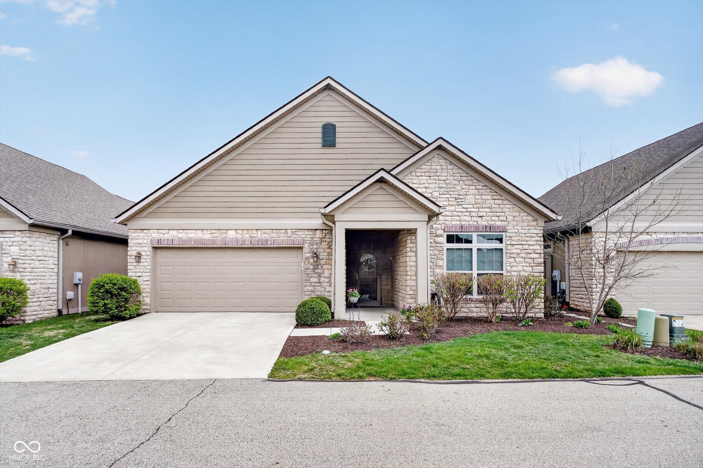 332 Maple View Drive Westfield, IN 46074 - Photo 2 of 30