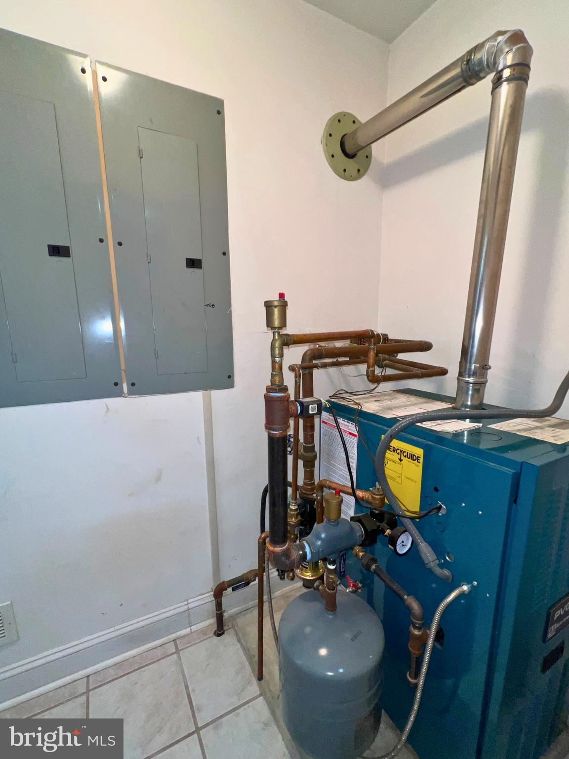 28701 Edgemere Road Easton, MD 21601 - Photo 24 of 39 a view of a room with gym equipment