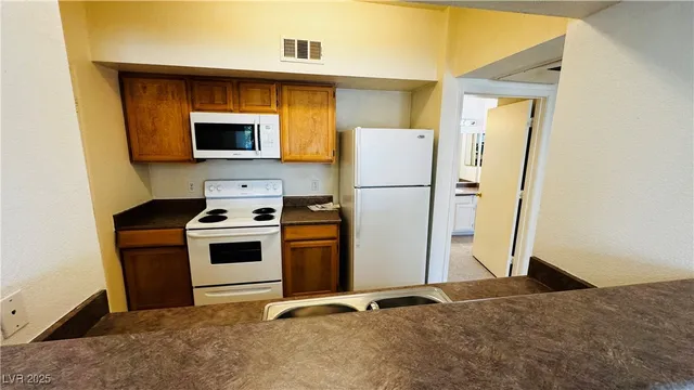 $1,300 | 45 Maleena Mesa Street, Unit 916, Henderson, NV 89074