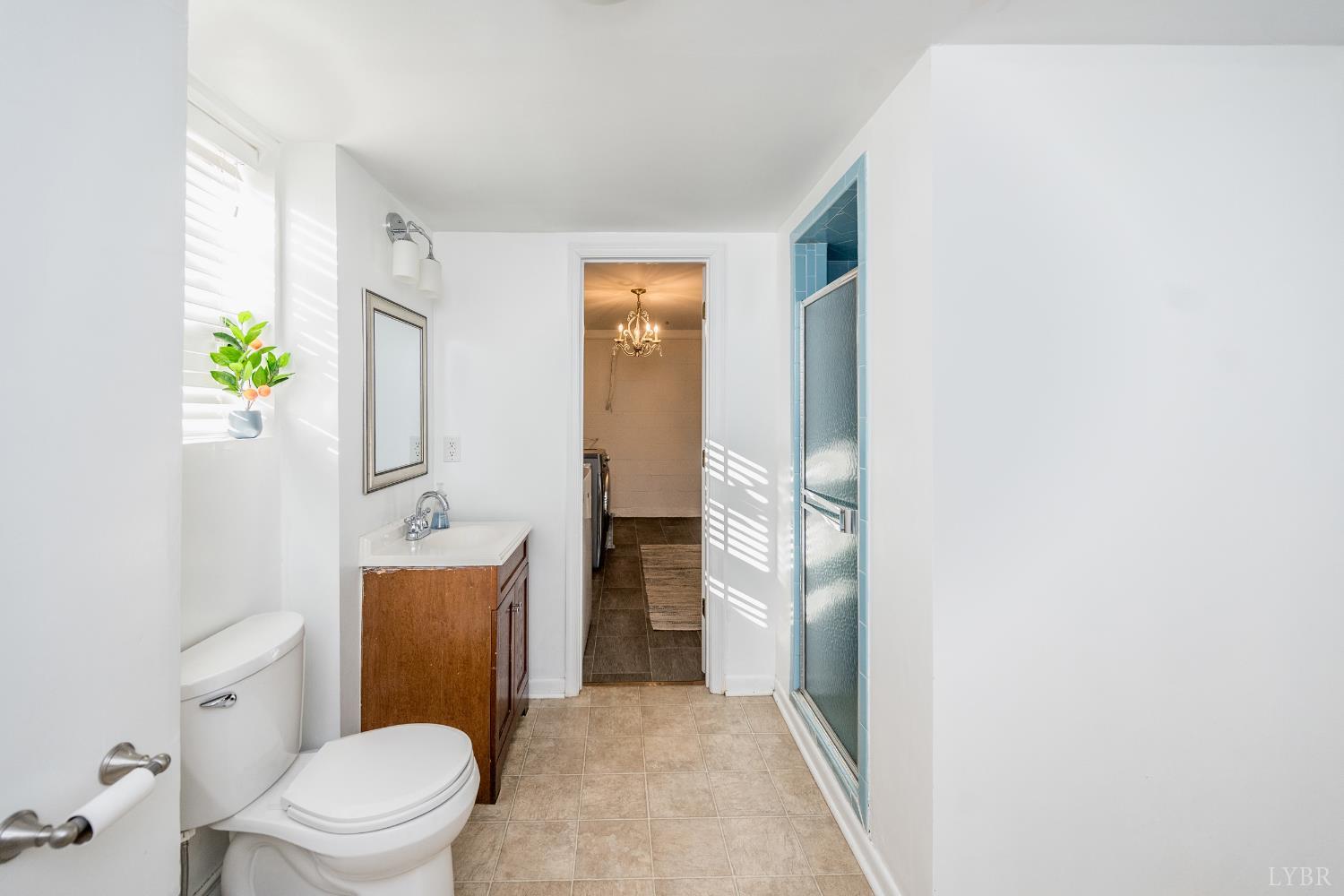 5152 Wedgewood Road Lynchburg, VA 24503 - Photo 39 of 70 a bathroom with a toilet and a shower