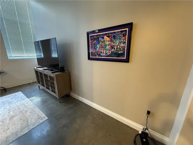 $1,900 | 920 Poeyfarre Street, Unit 107, New Orleans, LA 70130