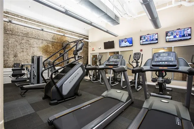 $1,900 | 920 Poeyfarre Street, Unit 107, New Orleans, LA 70130