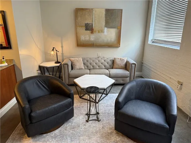 $1,900 | 920 Poeyfarre Street, Unit 107, New Orleans, LA 70130