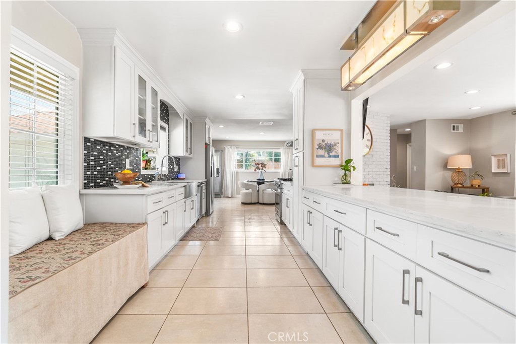 702 East Cumberland Road Orange, CA 92865 - Photo 10 of 53 Kitchen