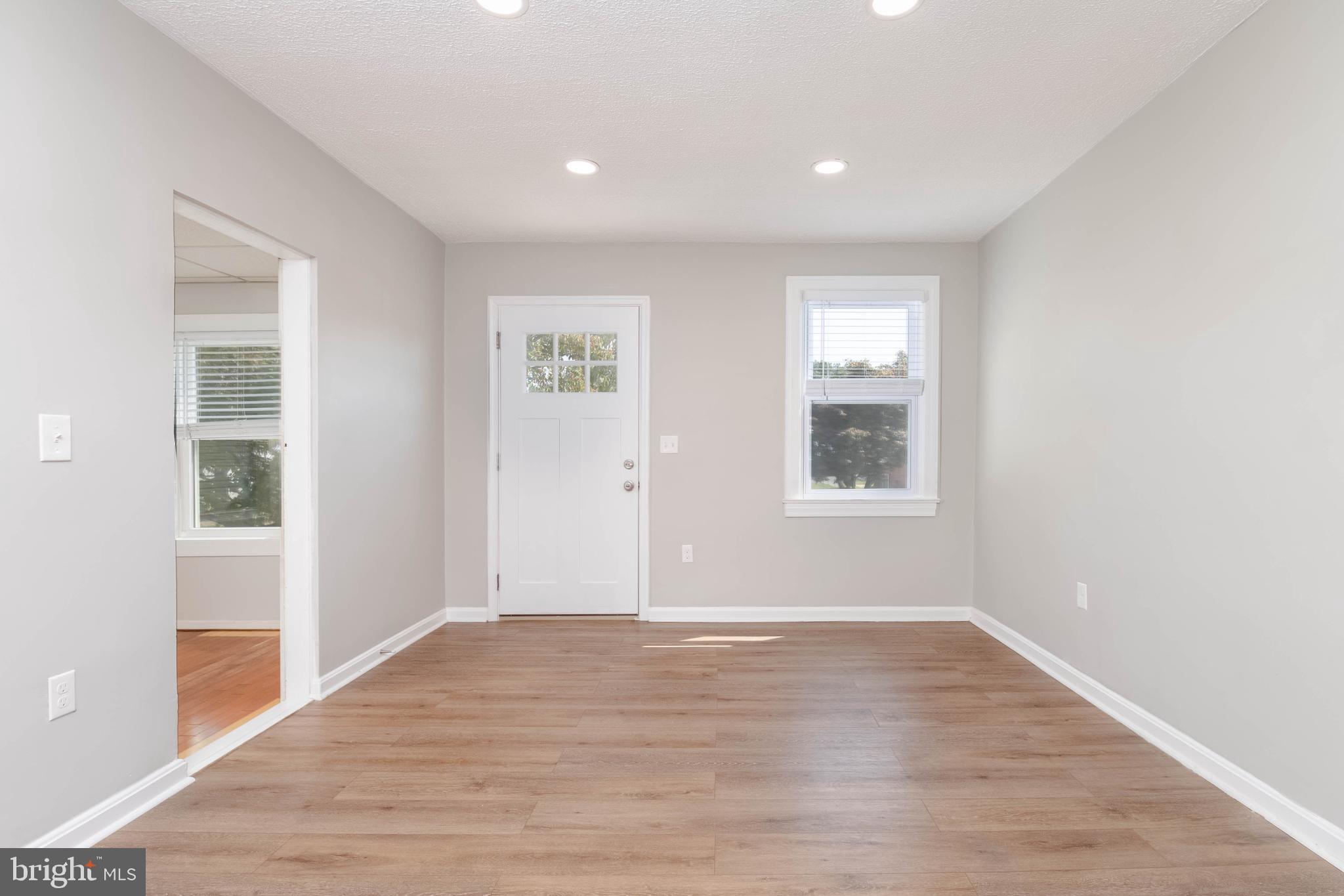 3214 Lynch Road Sparrows Point, MD 21219 - Photo 3 of 29 Entry / Living Room