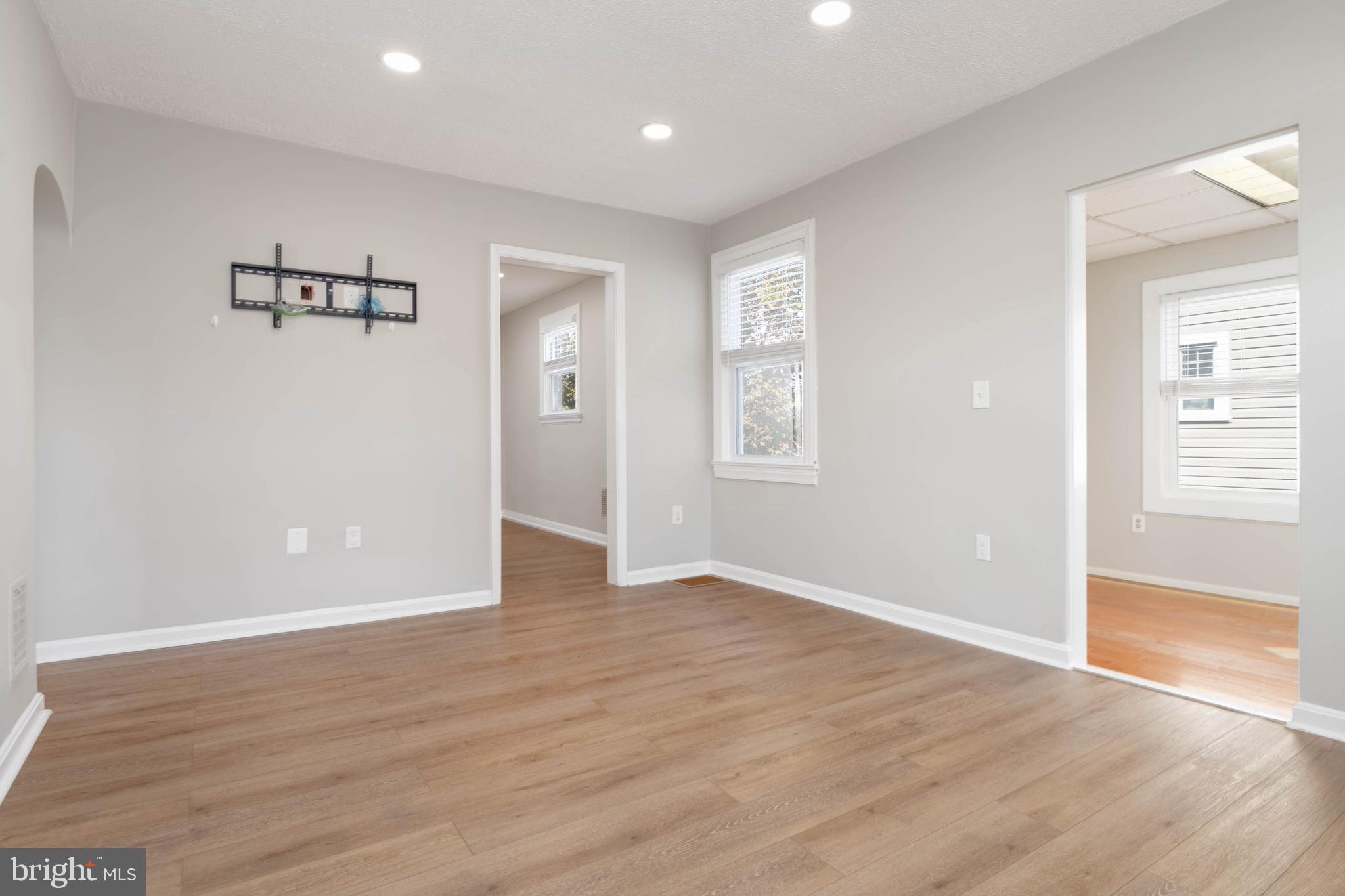 3214 Lynch Road Sparrows Point, MD 21219 - Photo 4 of 29 Living Room