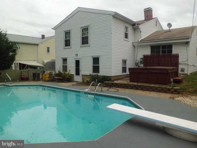 512 Cheddington Road Linthicum Heights, MD 21090 - Photo 2 of 17 Exterior (Rear)