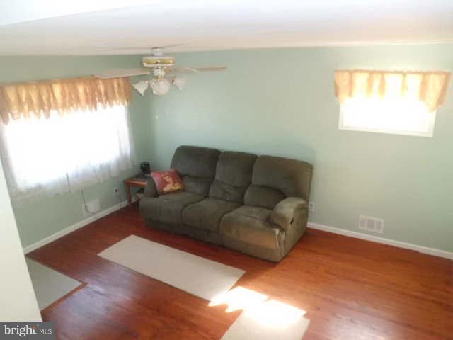 512 Cheddington Road Linthicum Heights, MD 21090 - Photo 13 of 17 Living Room
