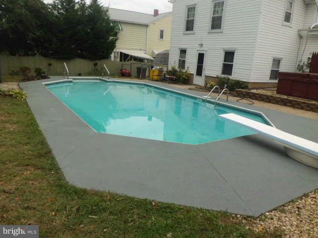 512 Cheddington Road Linthicum Heights, MD 21090 - Photo 15 of 17 Inground pool