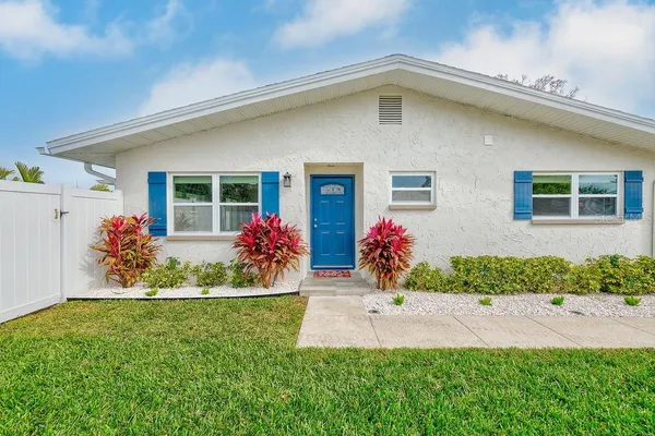 $2,100 | 2589 Sunny Breeze Avenue, Unit B, Largo, FL 33770
