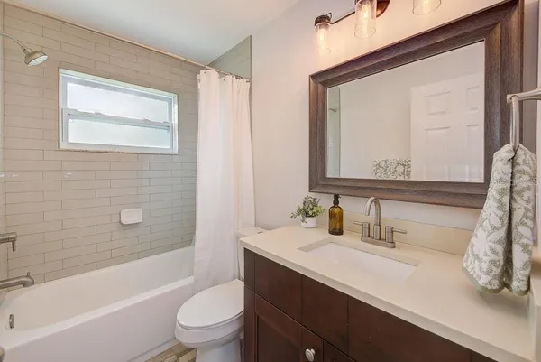 $2,100 | 2589 Sunny Breeze Avenue, Unit B, Largo, FL 33770