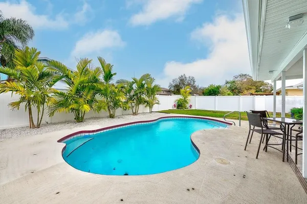 $2,100 | 2589 Sunny Breeze Avenue, Unit B, Largo, FL 33770