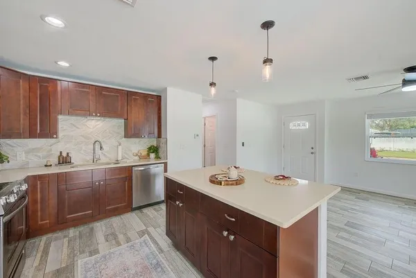 $2,100 | 2589 Sunny Breeze Avenue, Unit B, Largo, FL 33770