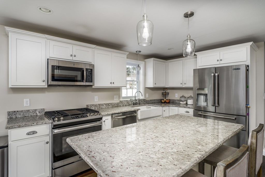 11 Bog View Road Kingston, MA 02364 - Photo 3 of 26 Gallery Image 3