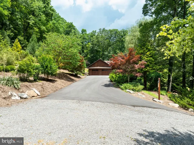 a view of a garage room