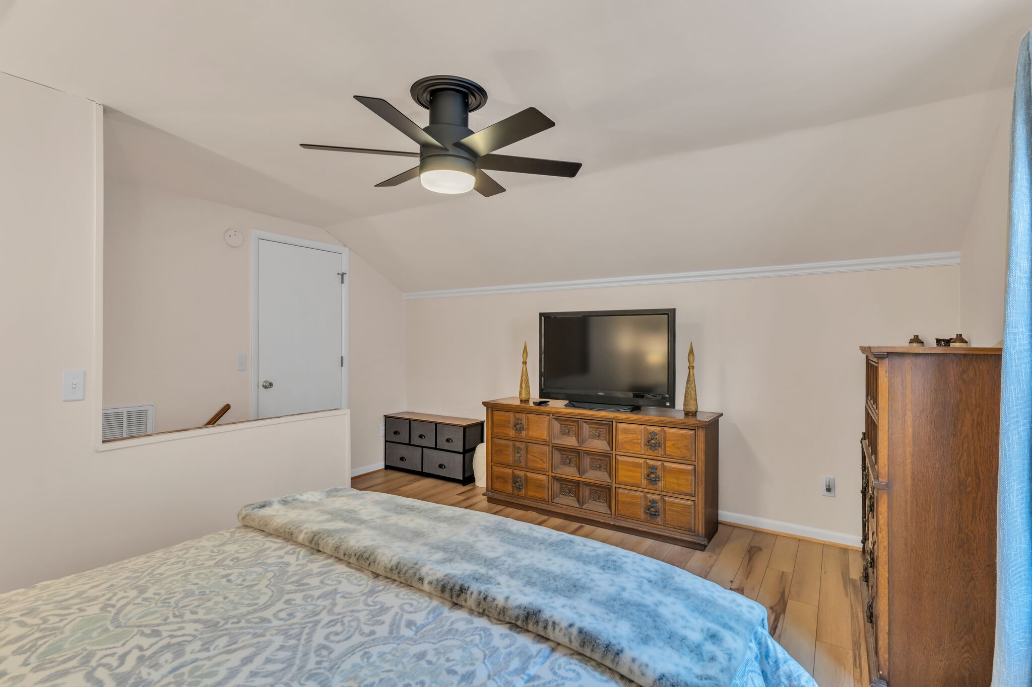 1035 General George Patton Road Nashville, TN 37221 - Photo 27 of 32 a living room with furniture and a flat screen tv