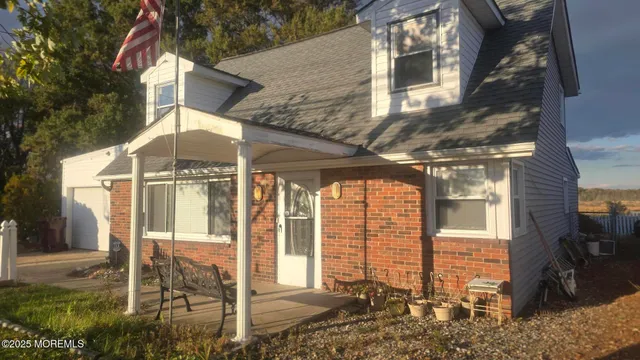 a outdoor view of a house