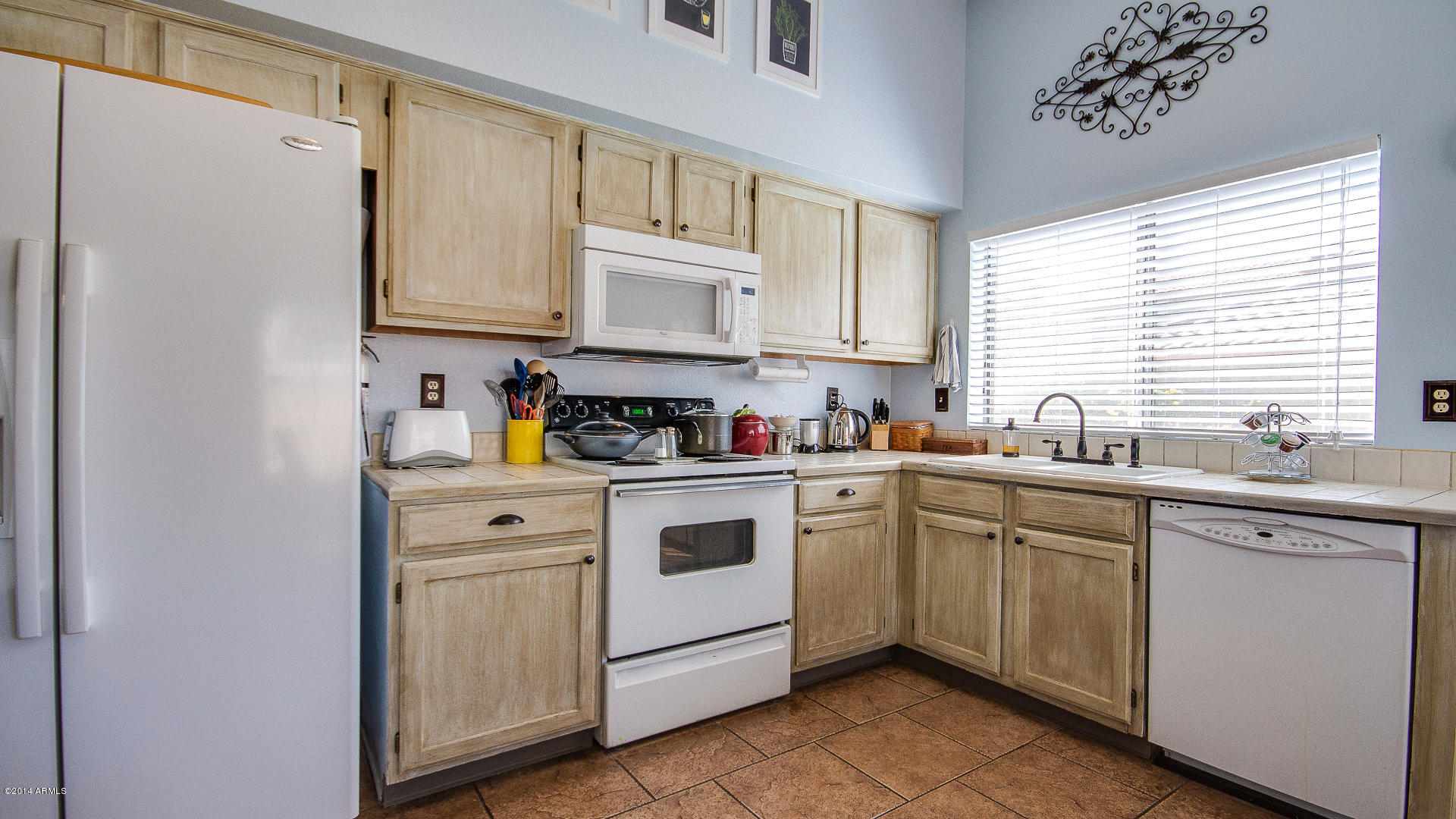 4601 East Piedmont Road Phoenix, AZ 85044 - Photo 9 of 27 9