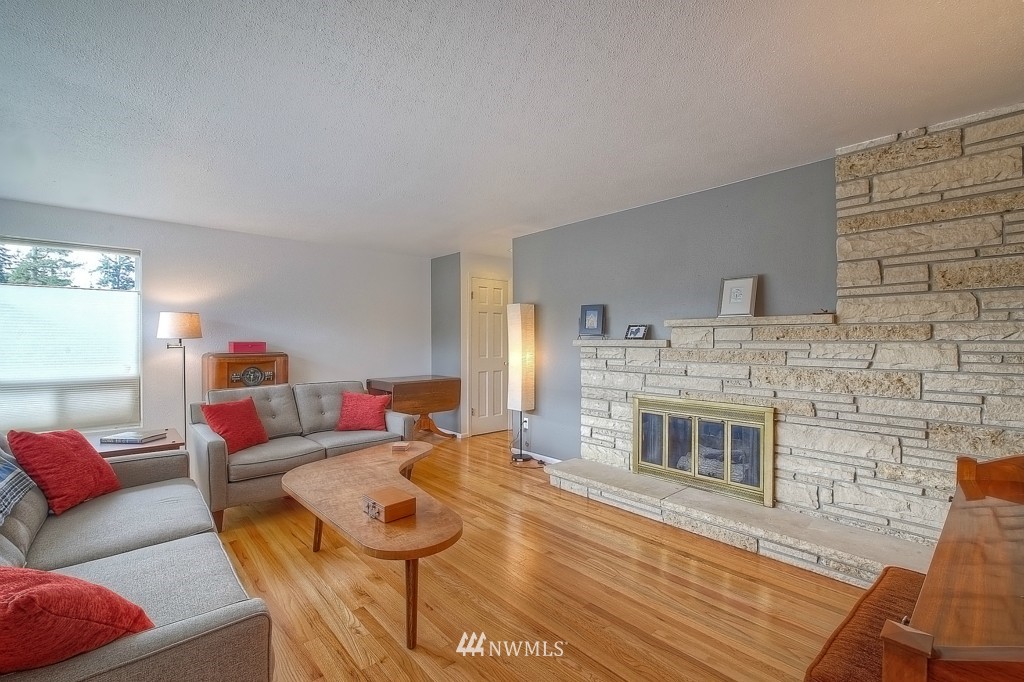 8401 215th Street Southwest Edmonds, WA 98026 - Photo 2 of 21 Gallery Image 2