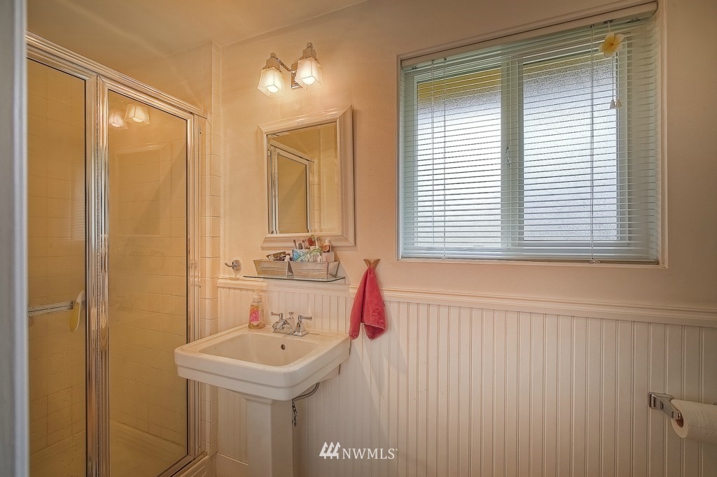 8401 215th Street Southwest Edmonds, WA 98026 - Photo 14 of 21 Gallery Image 14