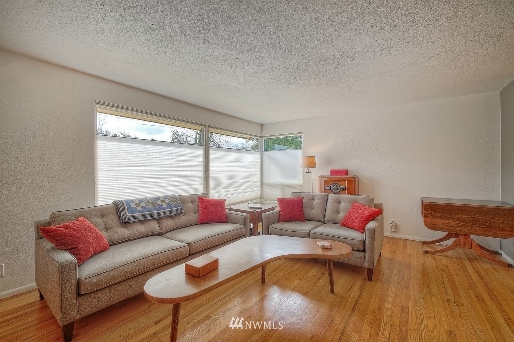 8401 215th Street Southwest Edmonds, WA 98026 - Photo 3 of 21 Gallery Image 3