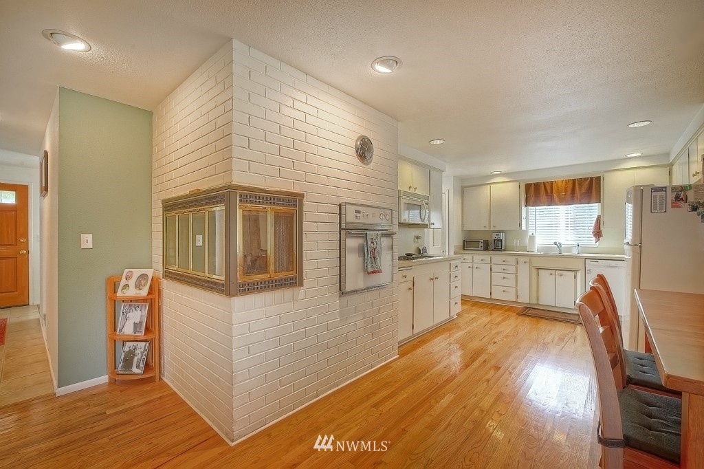 8401 215th Street Southwest Edmonds, WA 98026 - Photo 5 of 21 Gallery Image 5