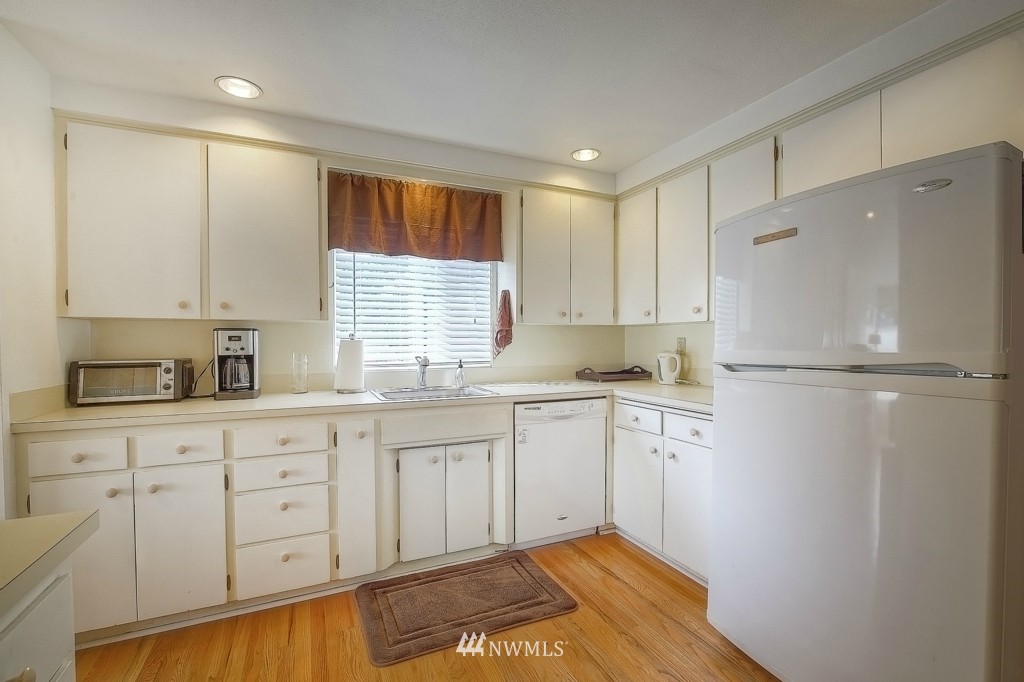 8401 215th Street Southwest Edmonds, WA 98026 - Photo 7 of 21 Gallery Image 7