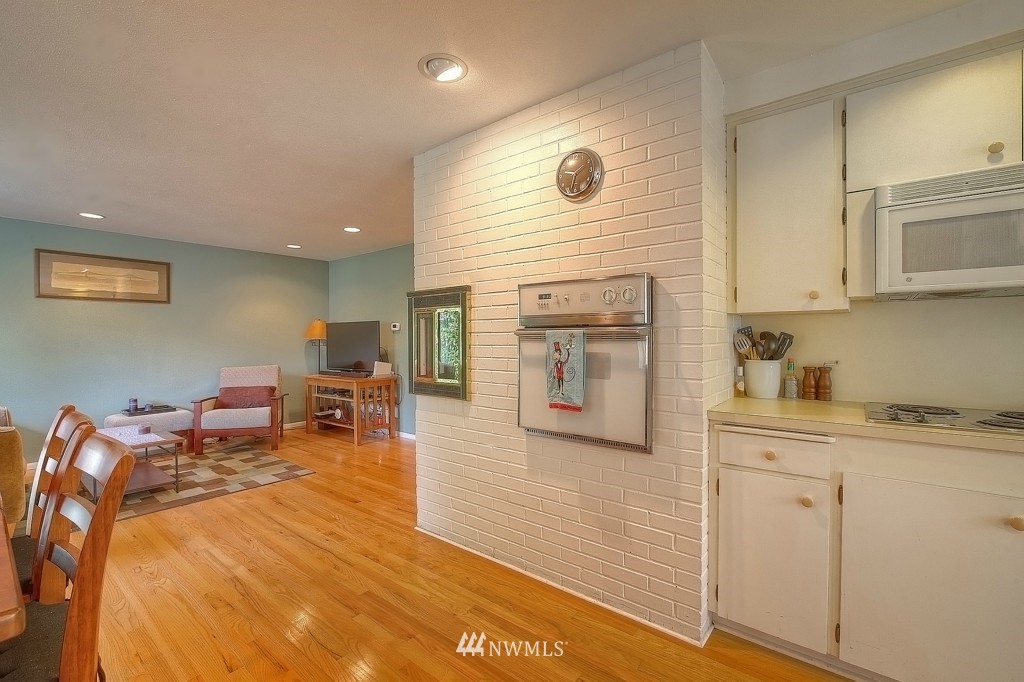 8401 215th Street Southwest Edmonds, WA 98026 - Photo 9 of 21 Gallery Image 9