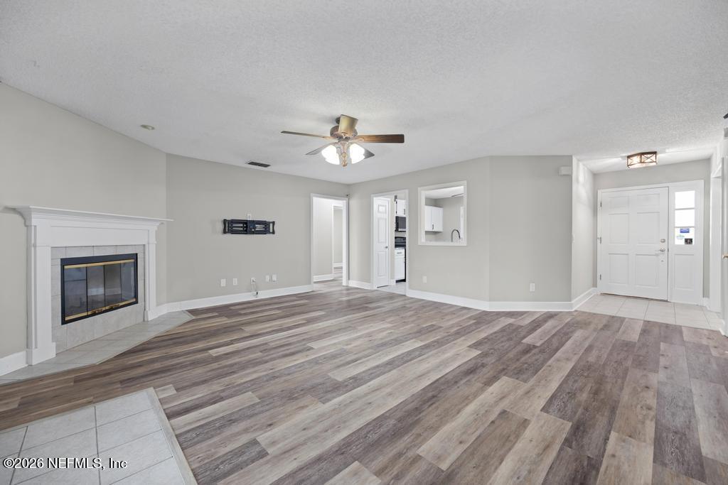 2733 Rochford Court Jacksonville, FL 32225 - Photo 4 of 19 Living Area