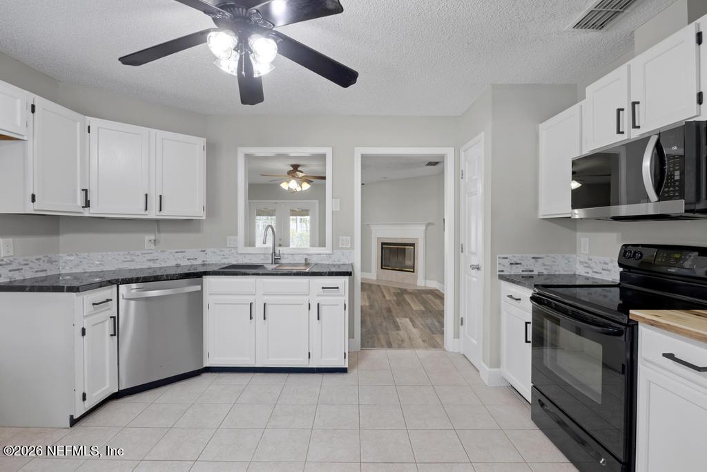 2733 Rochford Court Jacksonville, FL 32225 - Photo 6 of 19 Kitchen