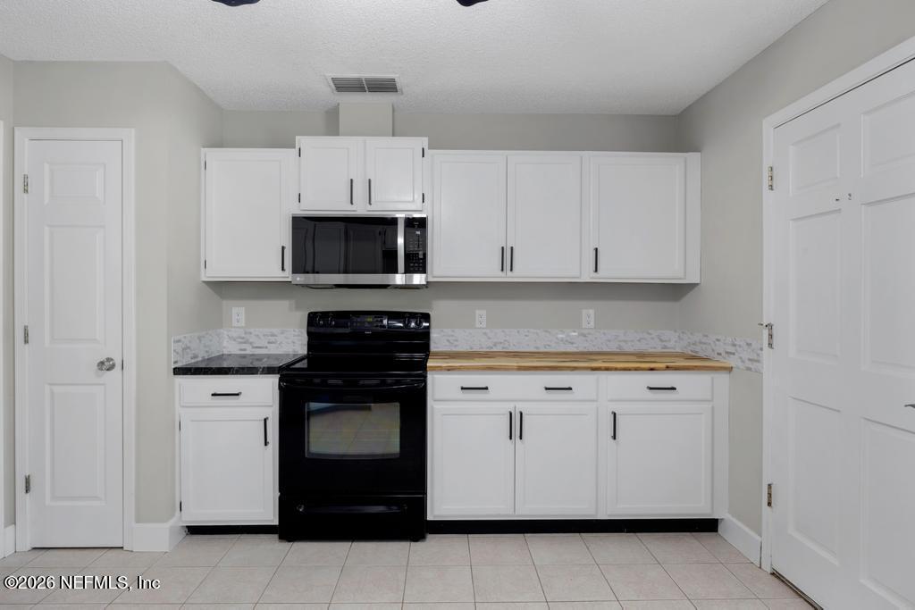 2733 Rochford Court Jacksonville, FL 32225 - Photo 7 of 19 Kitchen