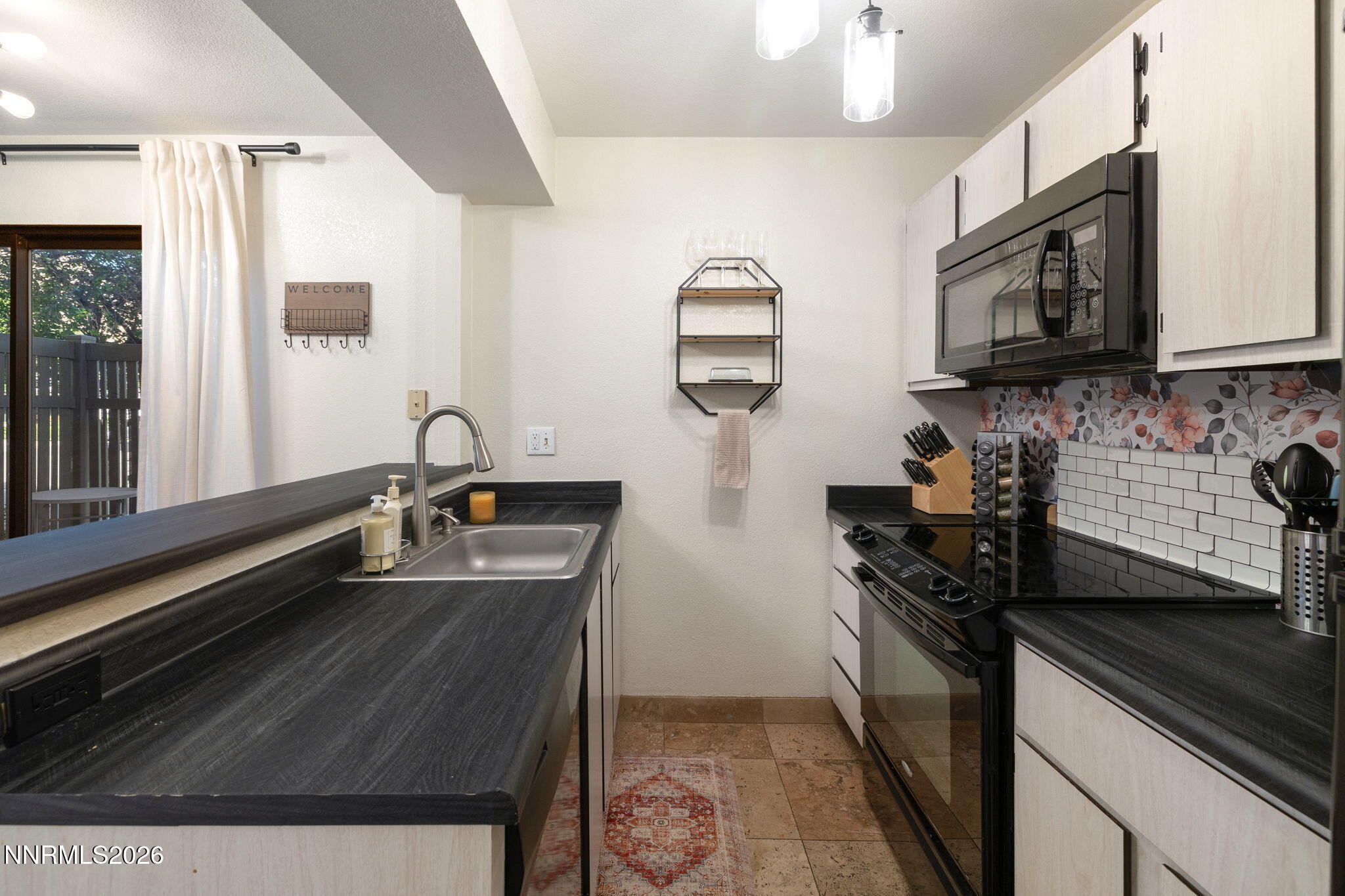 4560 Matich Drive Reno, NV 89502 - Photo 6 of 23 13-web-or-mls-0X3A0064