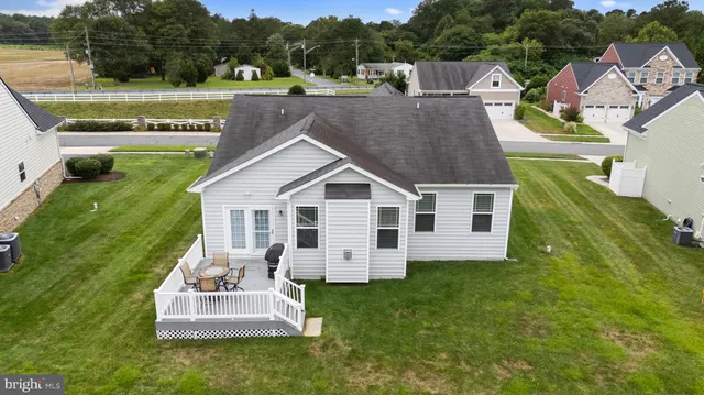 a view of a house with a yard and garage