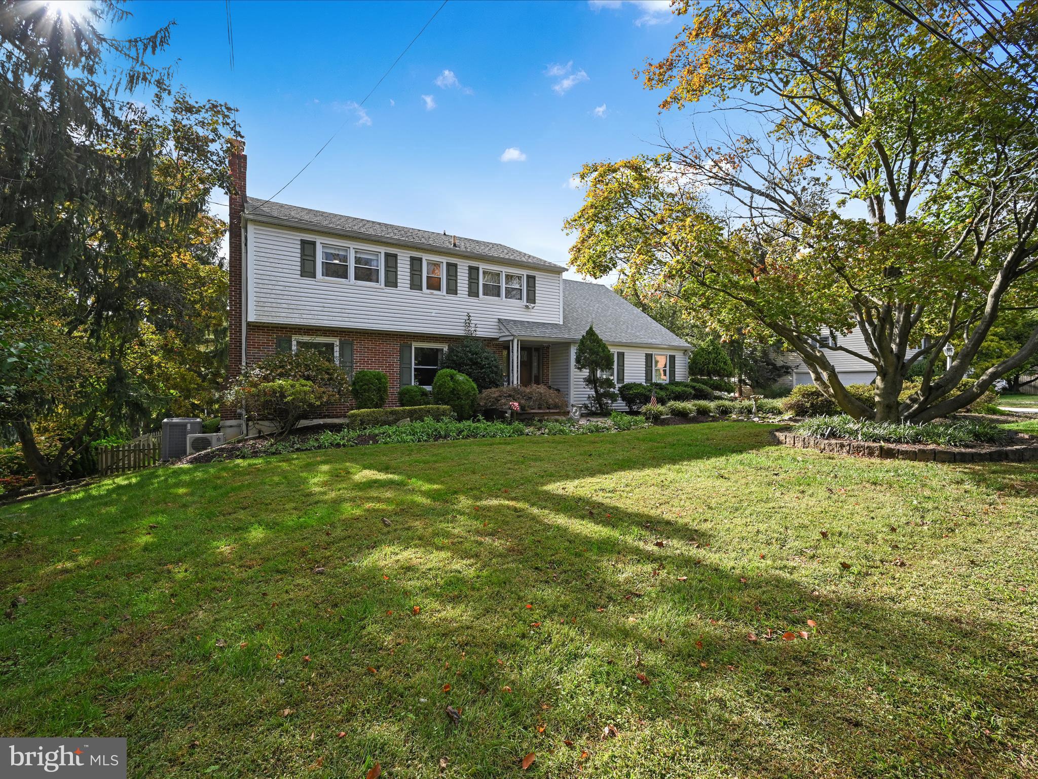a view of house with garden