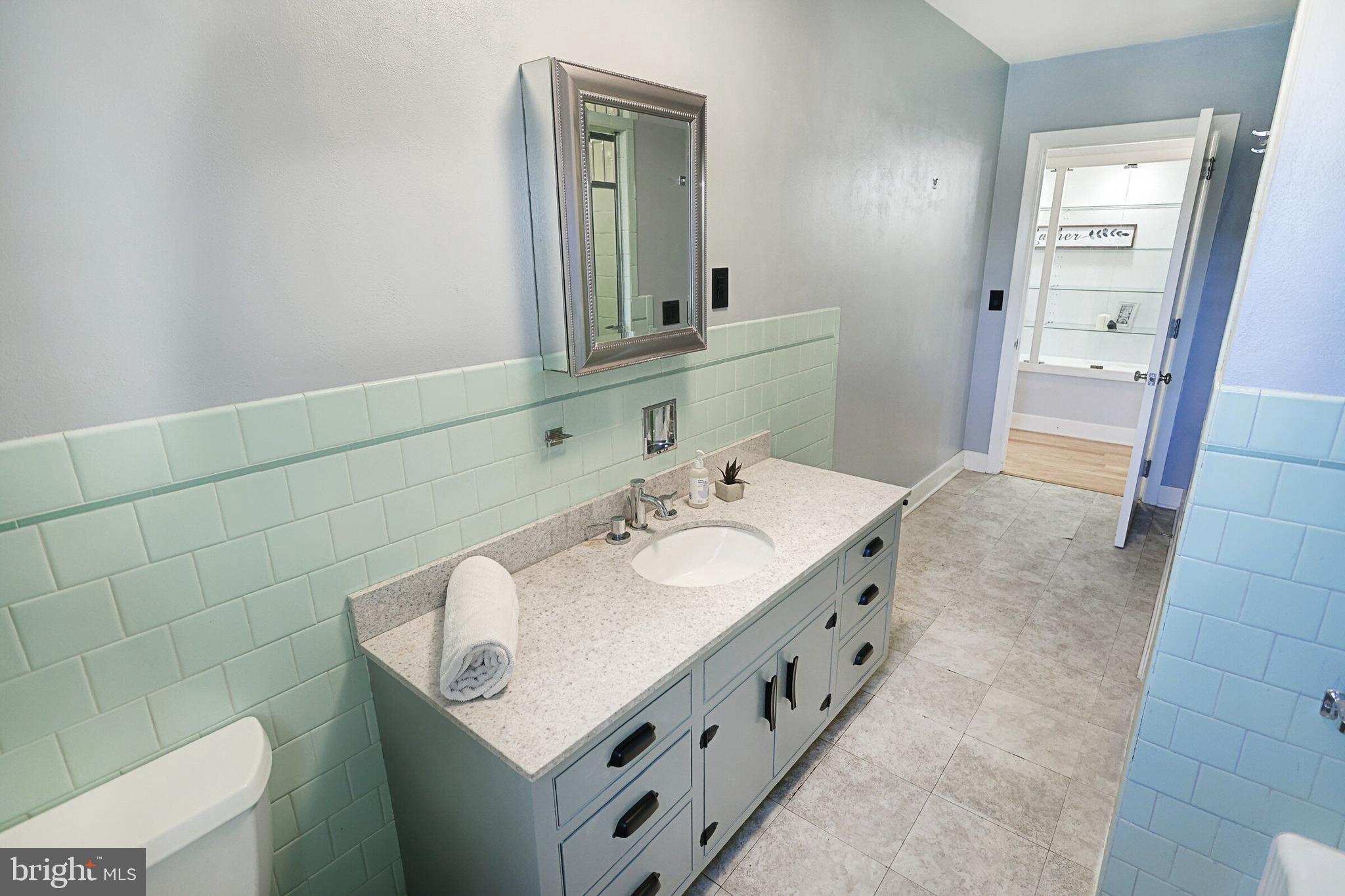 146 George Street Hanover, PA 17331 - Photo 41 of 83 Main level Full Bath
