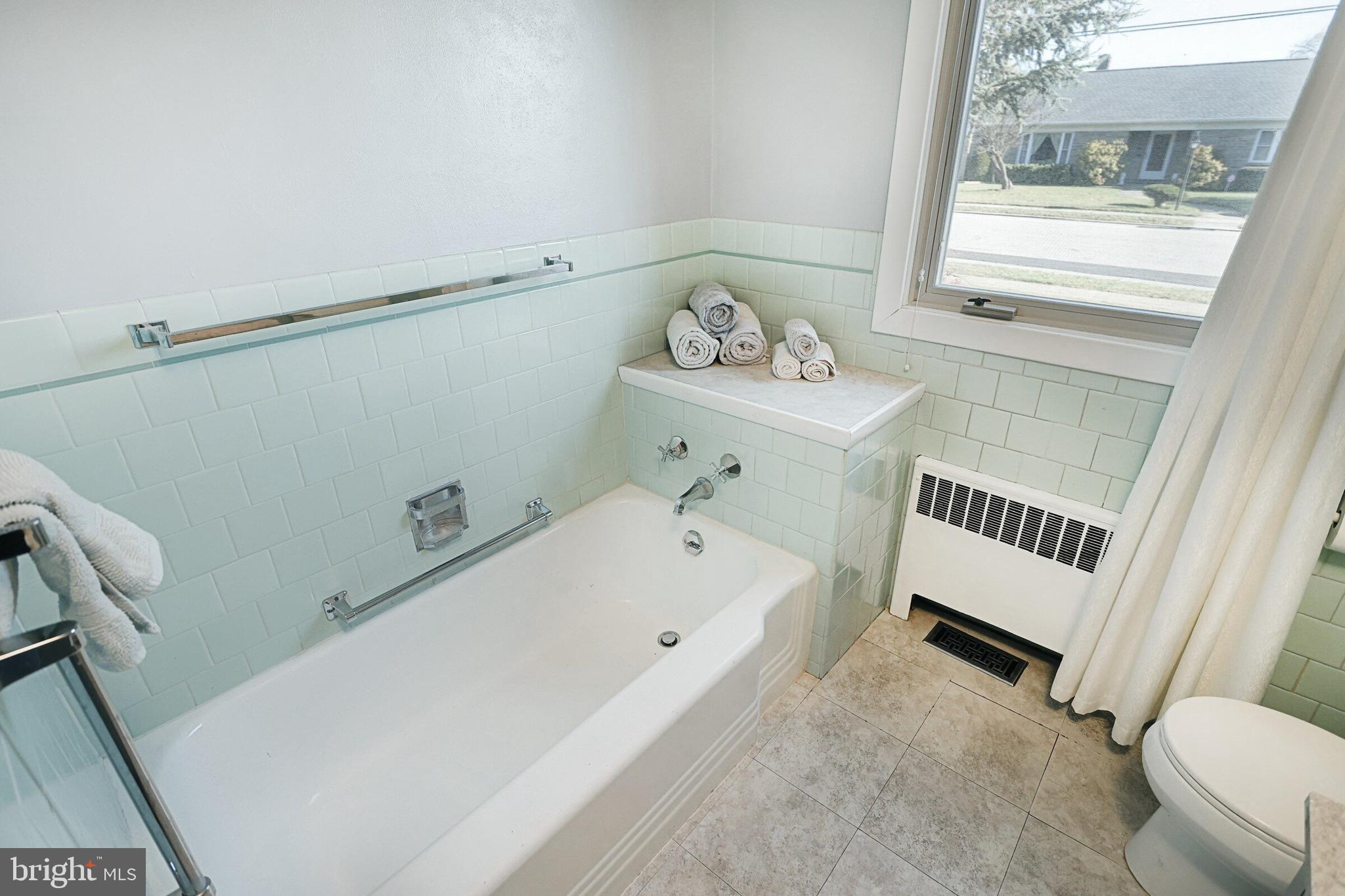 146 George Street Hanover, PA 17331 - Photo 42 of 83 Separate tub & shower