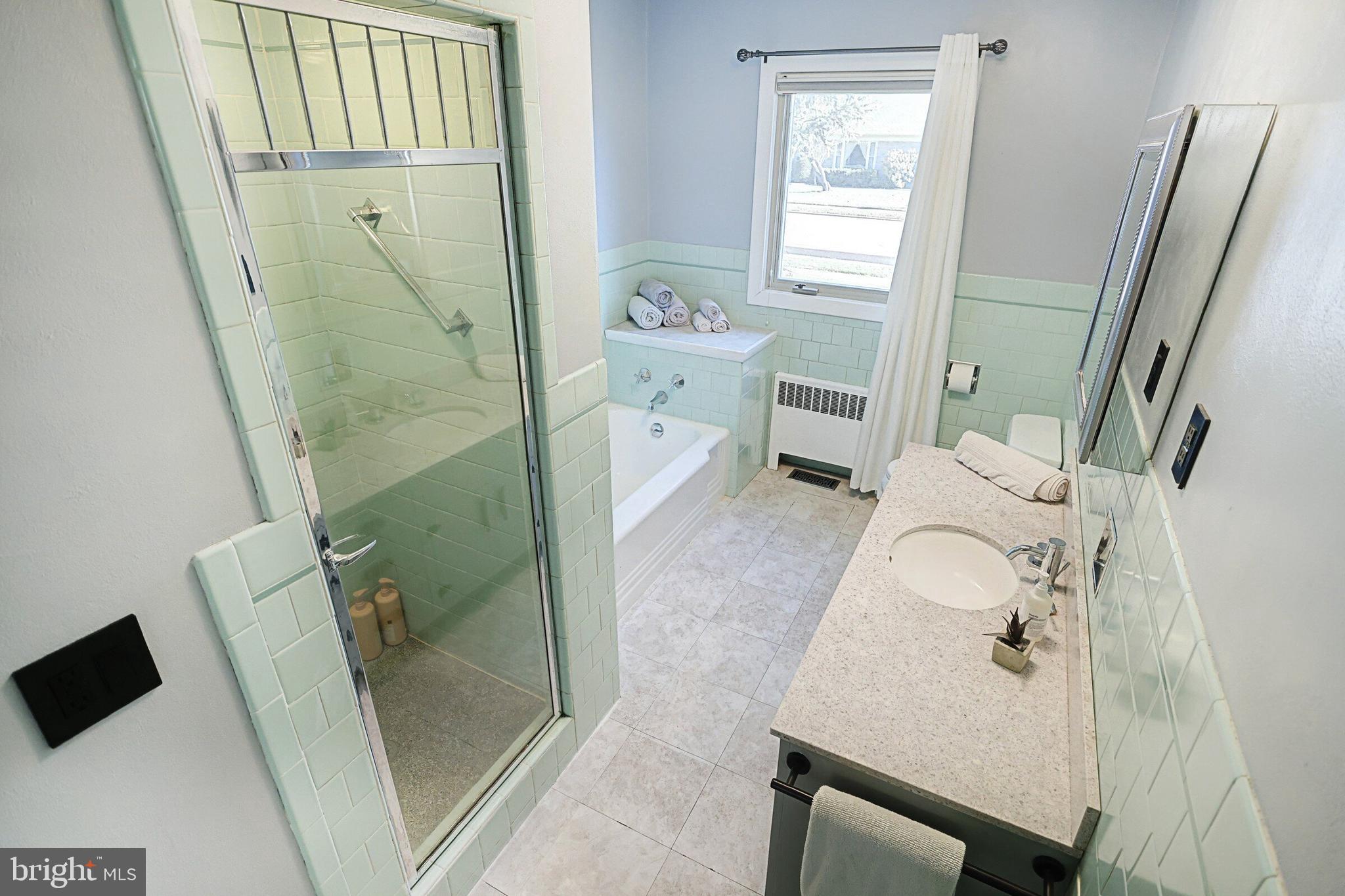 146 George Street Hanover, PA 17331 - Photo 43 of 83 Separate tub & shower