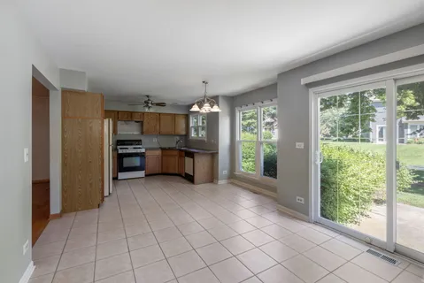 $319,900 | 1059 Ridgefield Circle, Carol Stream, IL 60188