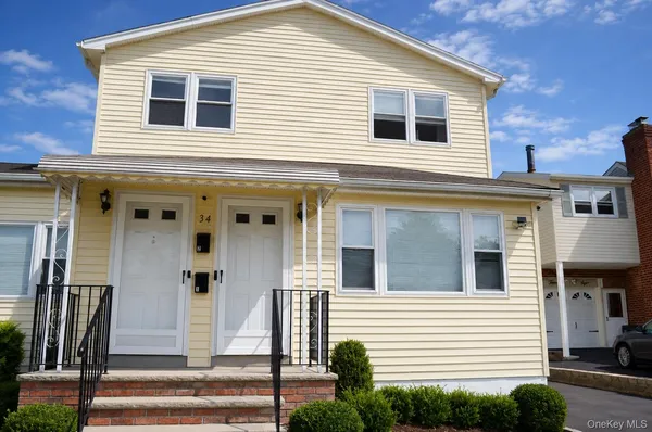 $2,600 | 34 Lenox Avenue, Unit 2, Westbury, NY 11590