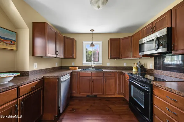 $820,000 | 9 Castle Hill Road, Stockbridge, MA 01262
