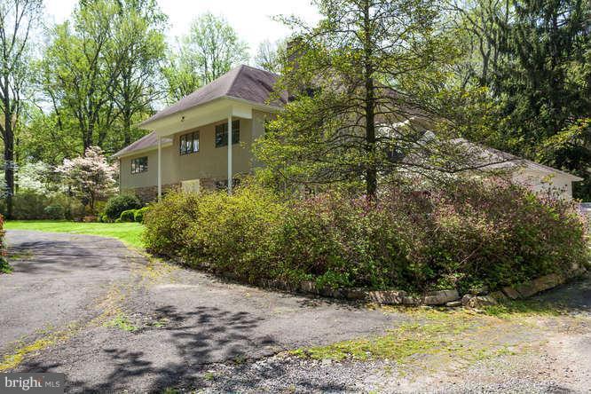 1290 Balls Hill Road McLean, VA 22101 - Photo 2 of 22 Exterior (Front)