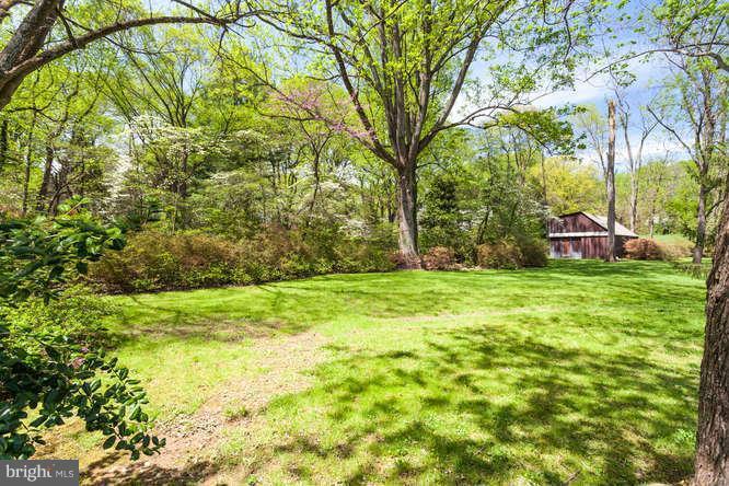1290 Balls Hill Road McLean, VA 22101 - Photo 13 of 22 Exterior (Front)