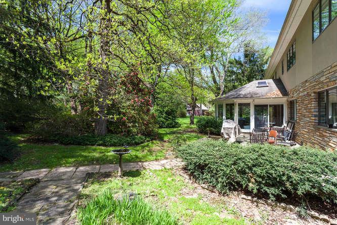 1290 Balls Hill Road McLean, VA 22101 - Photo 18 of 22 Exterior (Rear)