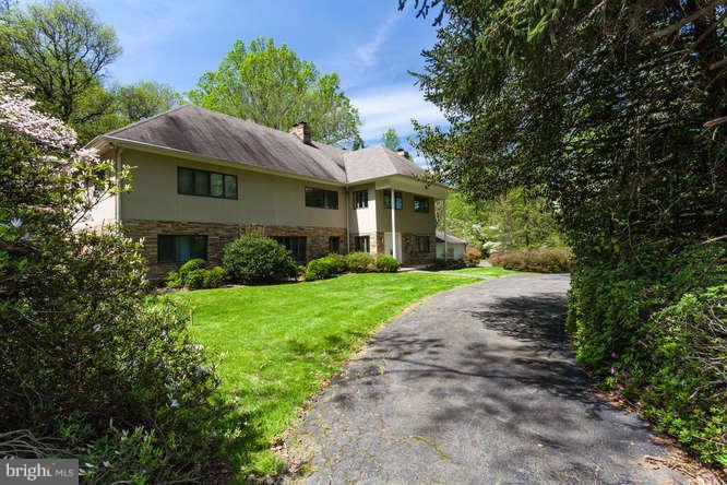 1290 Balls Hill Road McLean, VA 22101 - Photo 21 of 22 Exterior (Front)