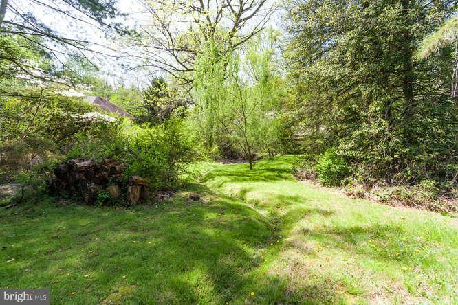 1290 Balls Hill Road McLean, VA 22101 - Photo 4 of 22 Exterior (General)