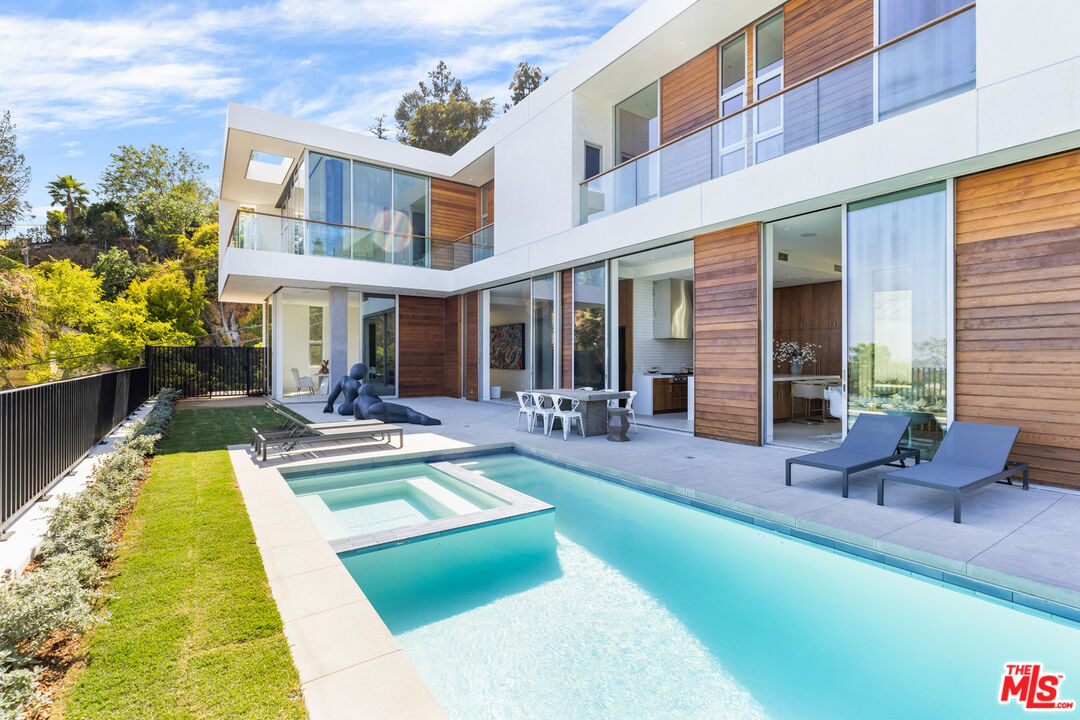 1301 Devlin Drive Los Angeles, CA 90069 - Photo 12 of 47