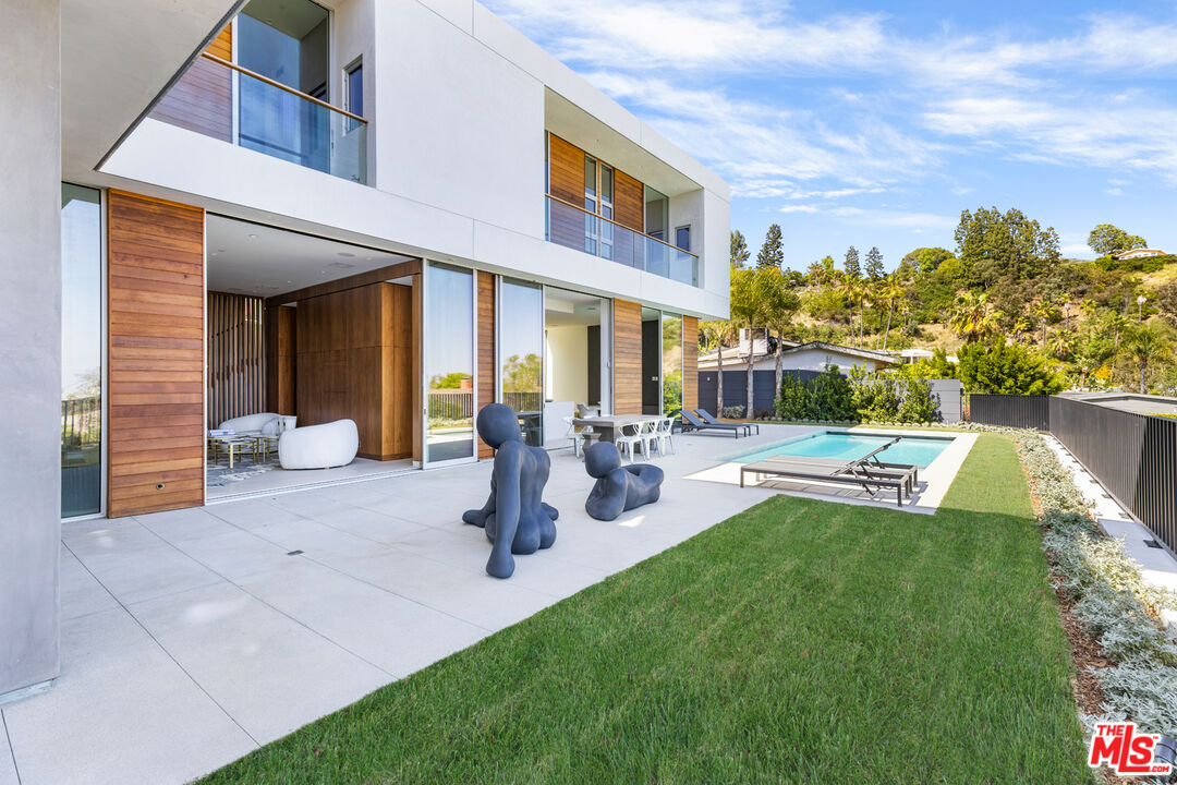 1301 Devlin Drive Los Angeles, CA 90069 - Photo 13 of 47