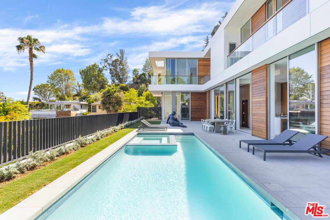 1301 Devlin Drive Los Angeles, CA 90069 - Photo 14 of 47